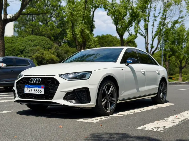 Audi A4L 40 TFSI Luxury Version, 2022 — фото 1