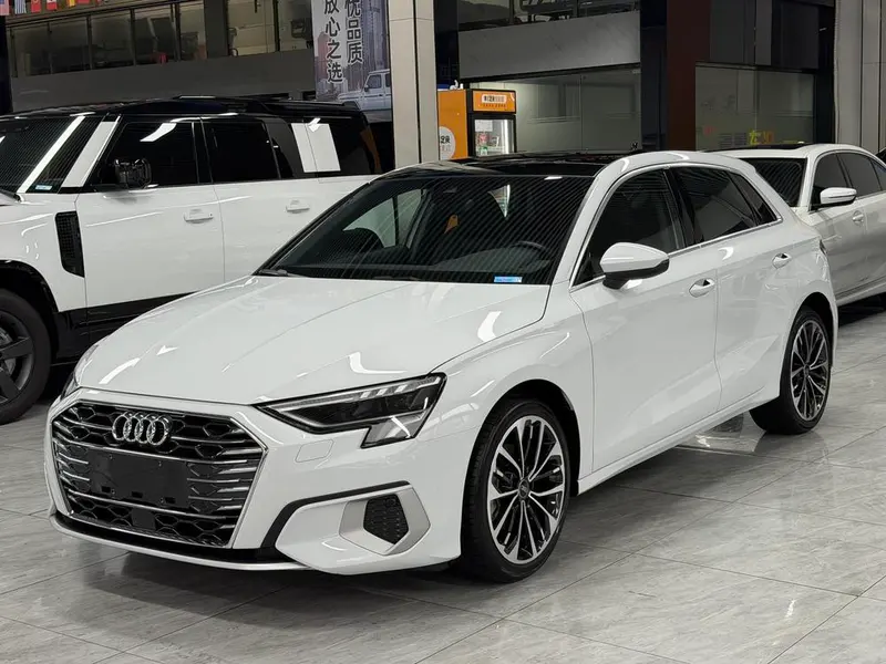 Audi A3 рестайлинг Sportback 35 TFSI люкс элегант версия, 2023 — фото 1