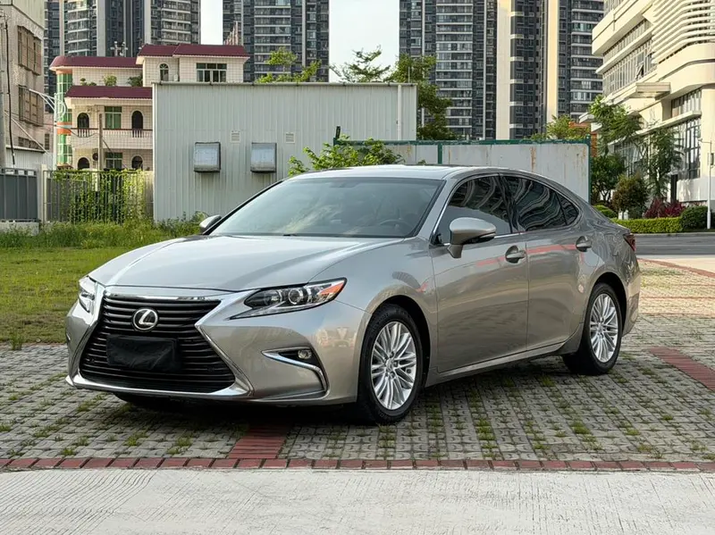 Lexus ES 200 Elite Edition, 2015 — фото 1