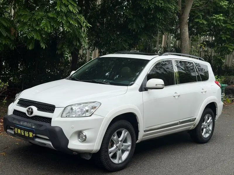 Toyota RAV4 2.0L Auto Luxury Edition, 2011 — фото 1