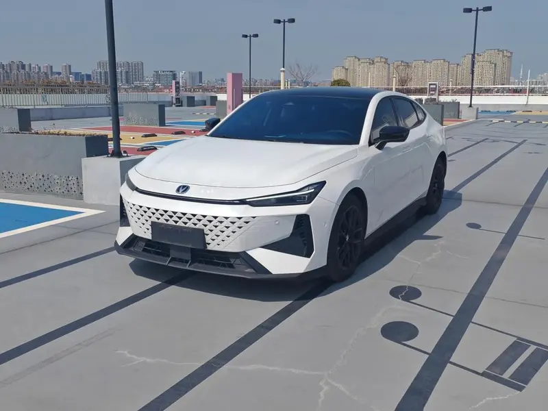 Changan UNI-V 1.5T Prestige Version, 2024 — фото 1