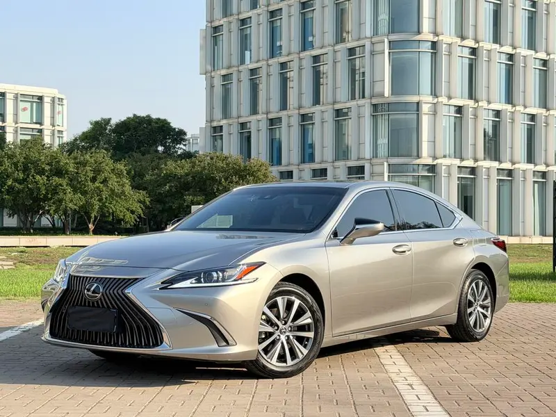 Lexus ES 200 Edition, 2021 — фото 1