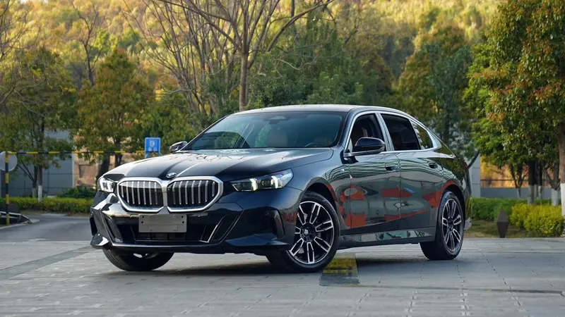 BMW 5-Series, 2024
