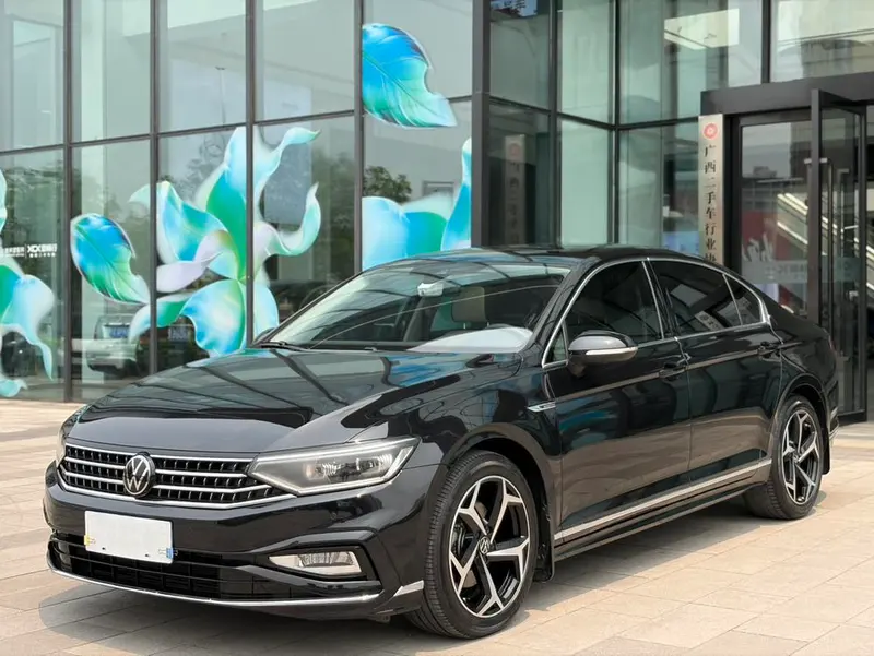 Volkswagen Magotan 200 Anniversary Edition 330TSI DSG Luxury Version, 2023 — фото 1