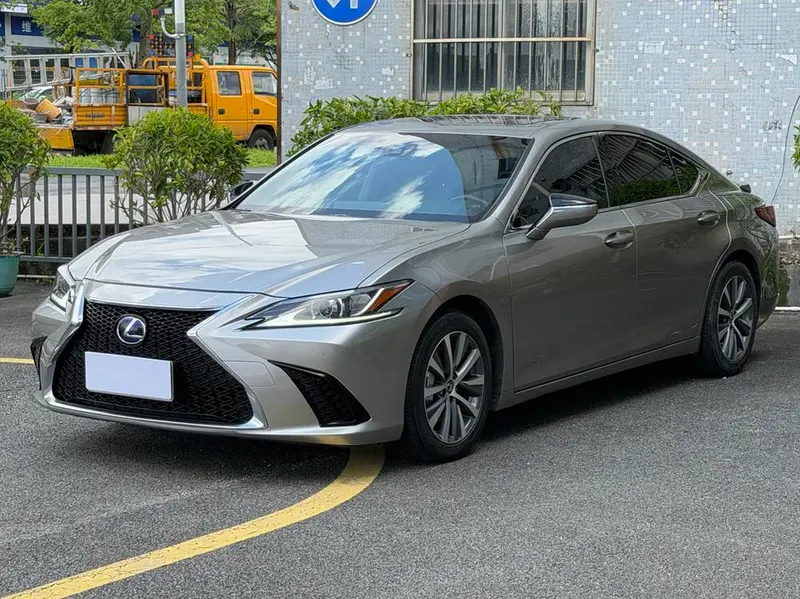 Lexus ES 300h Edition CN6, 2018 — фото 1