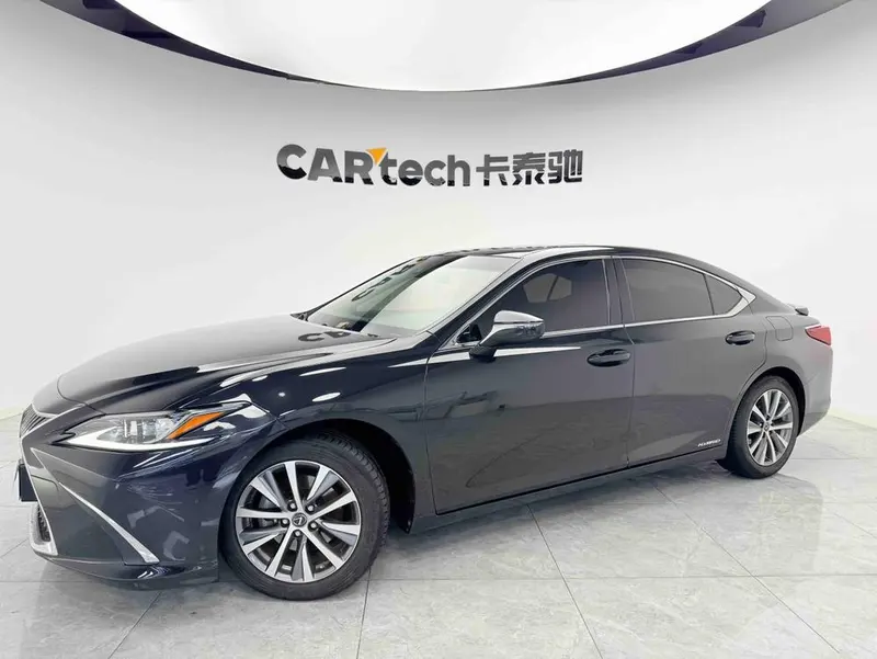 Lexus ES 300h Edition CN6, 2018 — фото 1