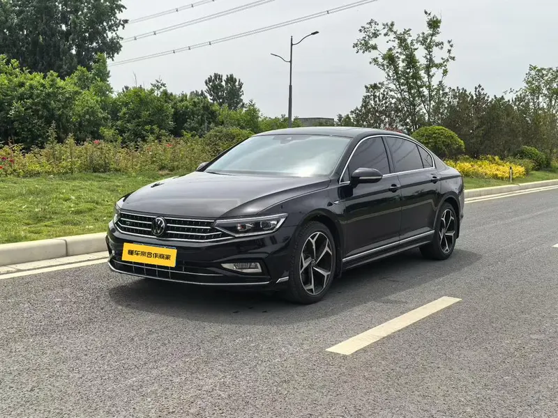 Volkswagen Magotan 200 Anniversary Edition 330TSI DSG Luxury Version, 2023 — фото 1