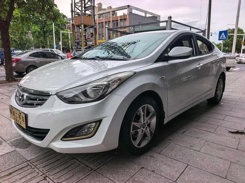 Hyundai Elantra Langdong 1.6L Auto Fashion Version, 2012 — фото 1