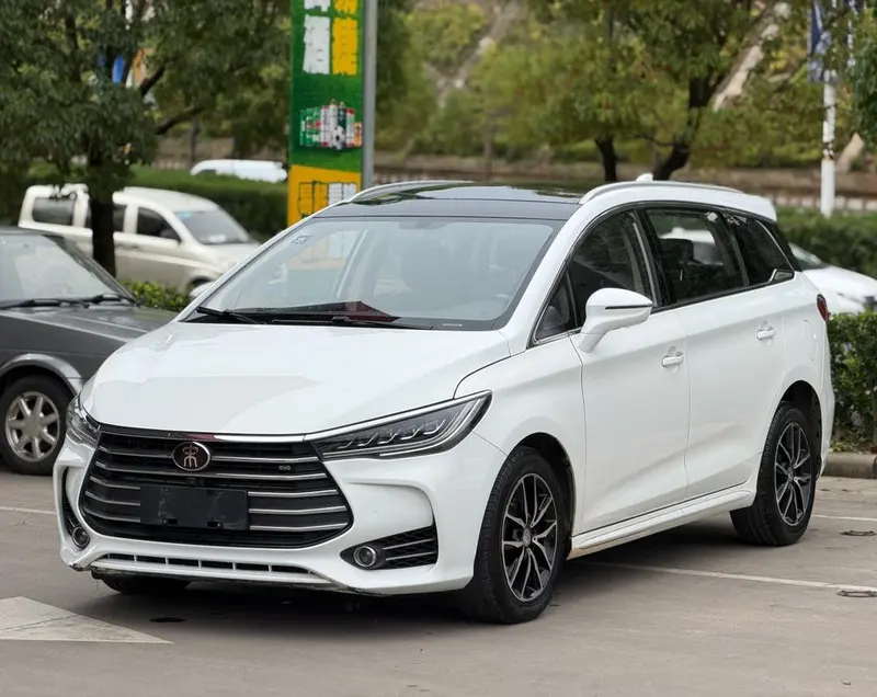 BYD Song MAX 1.5T Auto Smart Connected Elite Version 7 Seater, 2017 — фото 1
