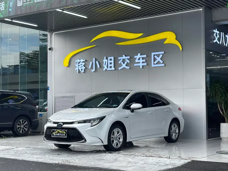 Toyota Levin Dual Engine 1.8H E-CVT Luxury Edition, 2021 — фото 1