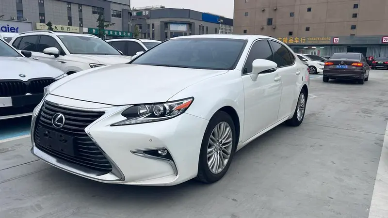 Lexus ES 200 Elite Edition, 2015 — фото 1