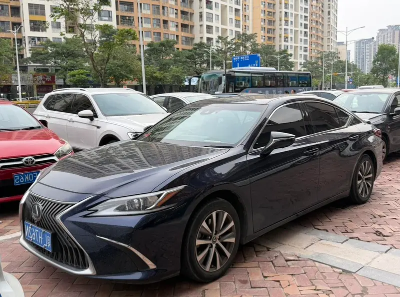 Lexus ES 200 Edition CN6, 2020 — фото 1