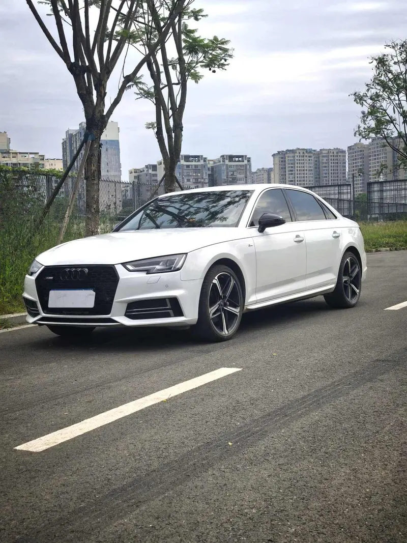 Audi A4L 30 Version 40 TFSI Fashion Version, 2018 — фото 1