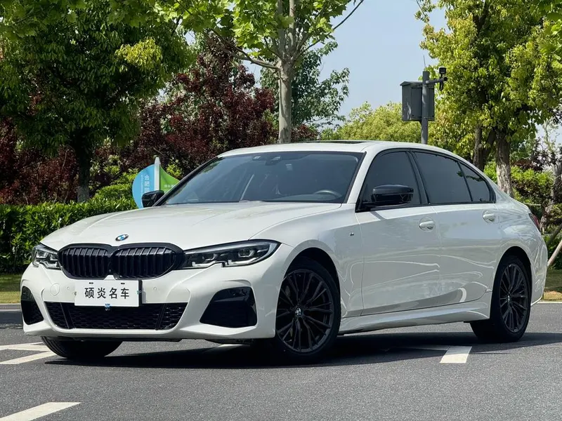 BMW 3-Series, 2022