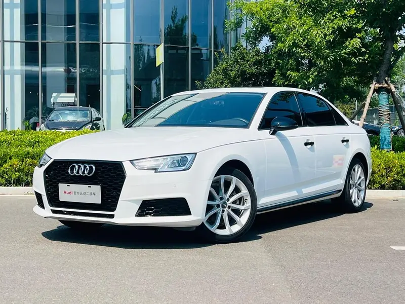 Audi A4L 30 Version 40 TFSI Version, 2018 — фото 1