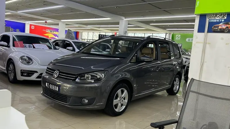 Volkswagen Touran 1.4T Auto Refined Edition 5 Seater, 2011 — фото 1