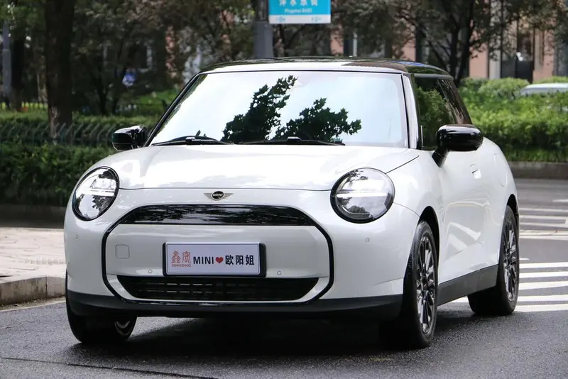 MINI Cooper Electric COOPER E Classic, 2026 — фото 1