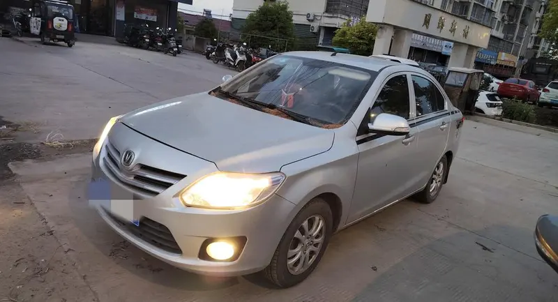Changan Yuexiang V3 1.4L Manual Version CN4, 2015 — фото 1