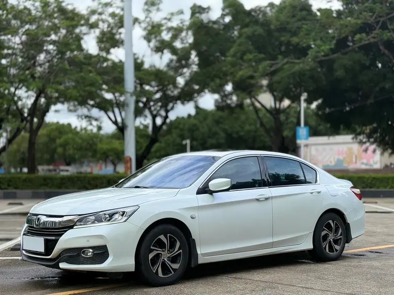 Honda Accord 2.0L Elite Edition, 2016 — фото 1