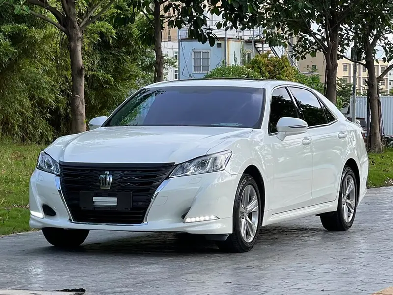Toyota Crown 2.5L Fashion Limited Edition, 2015 — фото 1