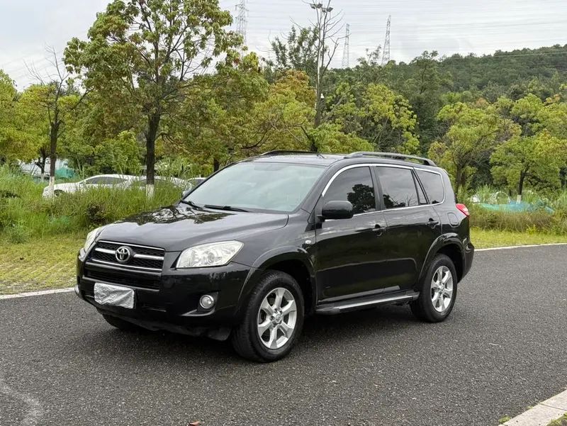 Toyota RAV4, 2010