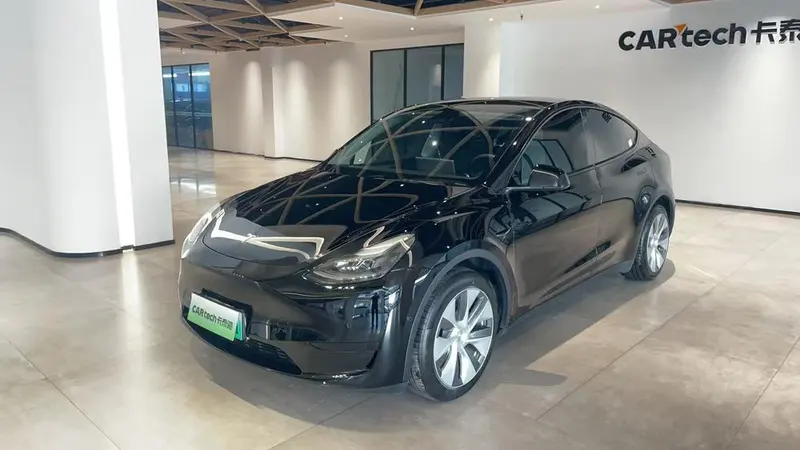 Tesla Model Y, 2022