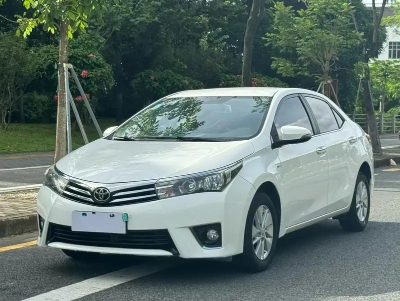 Toyota Corolla 1.6L CVT GL, 2014 — фото 1