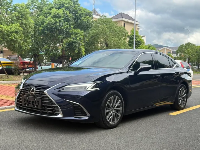 Lexus ES 200 Refined Edition, 2025 — фото 1
