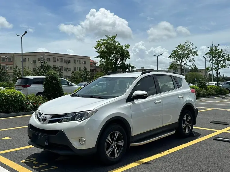 Toyota RAV4 2.0L CVT 2WD Edition, 2013 — фото 1