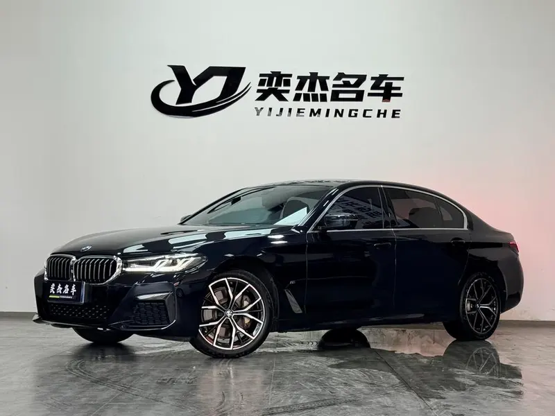 BMW 5-Series, 2022