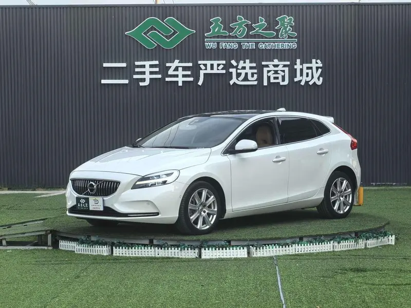 Volvo V40, 2018