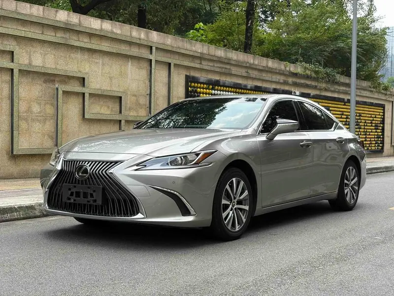 Lexus ES 200 Luxury Edition CN6, 2020 — фото 1