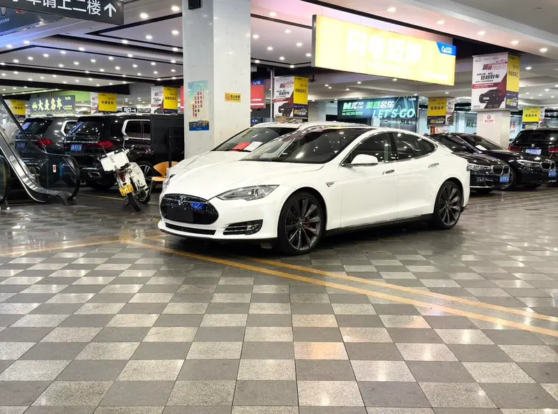 Tesla Model S, 2014