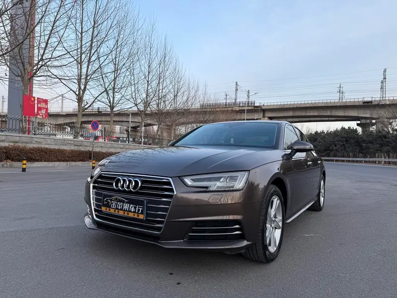 Audi A4L 30 Version 40 TFSI Version, 2018 — фото 1