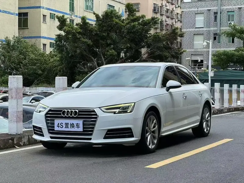 Audi A4L 30 Version 40 TFSI Version, 2018 — фото 1