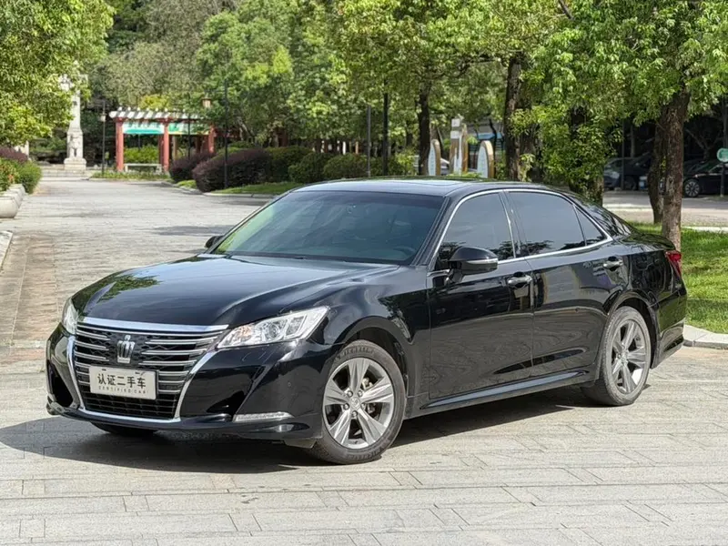 Toyota Crown 2.5L Fashion Limited Edition, 2015 — фото 1
