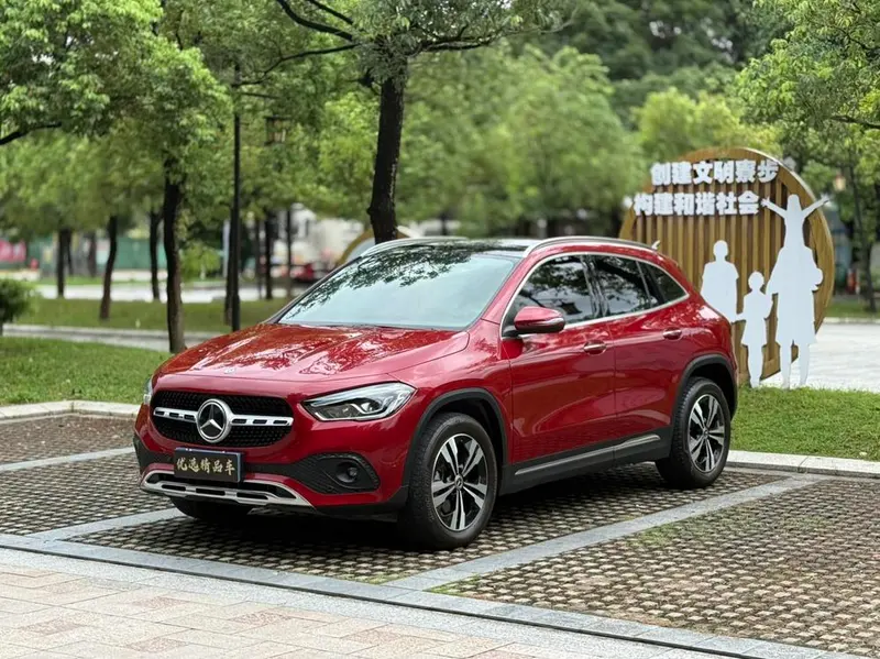 Mercedes-Benz GLA GLA 200, 2020 — фото 1