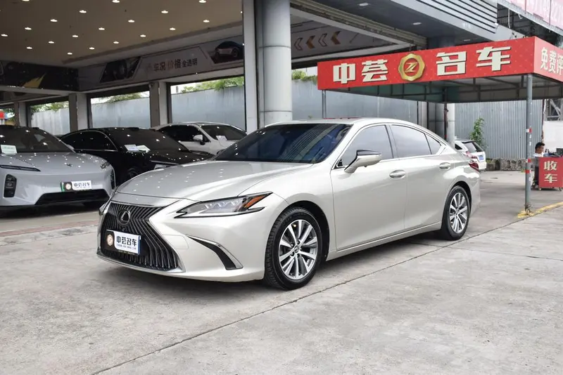 Lexus ES 200 Edition CN6, 2018 — фото 1