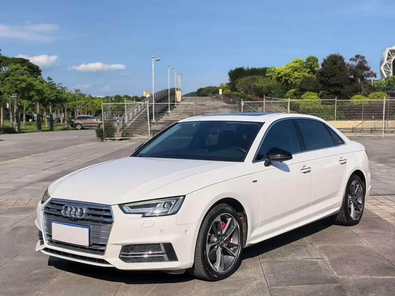 Audi A4L 30 Version 40 TFSI Sport Version, 2018 — фото 1