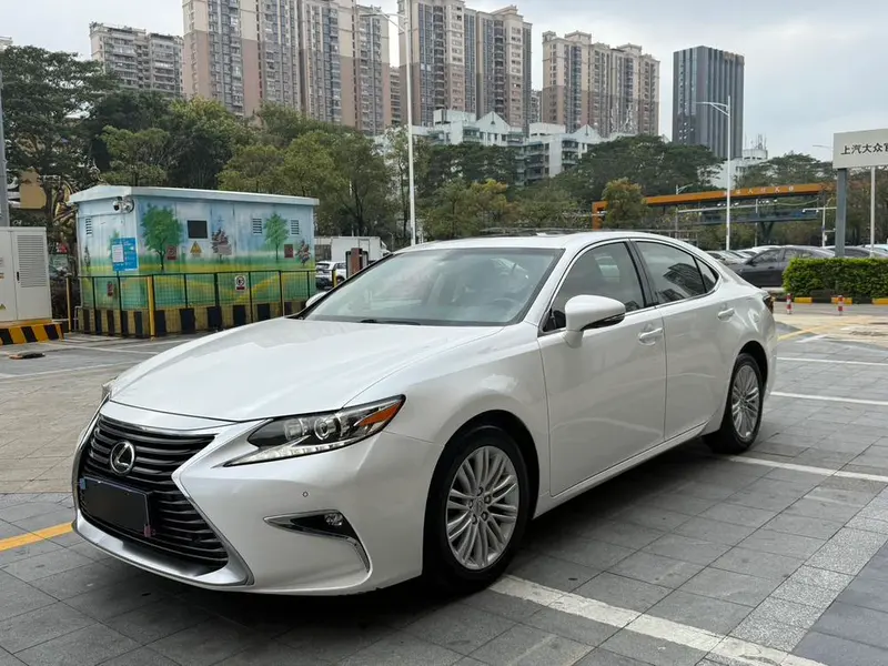 Lexus ES 200 Elite Edition, 2015 — фото 1