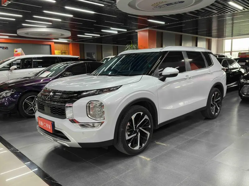 Mitsubishi Outlander, 2023