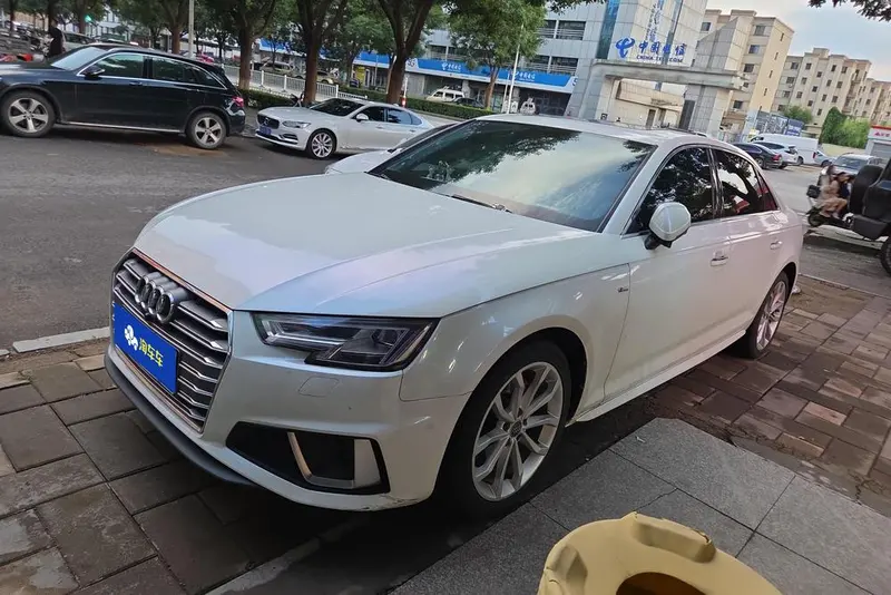 Audi A4L 40 TFSI Version CN6, 2019 — фото 1