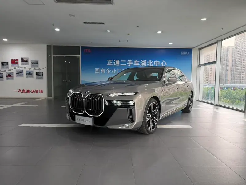 BMW 7-Series 740Li Leading Version M Sport, 2023 — фото 1