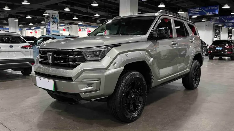 Tank 400 Hi4-T Offroad Edition, 2024 — фото 1