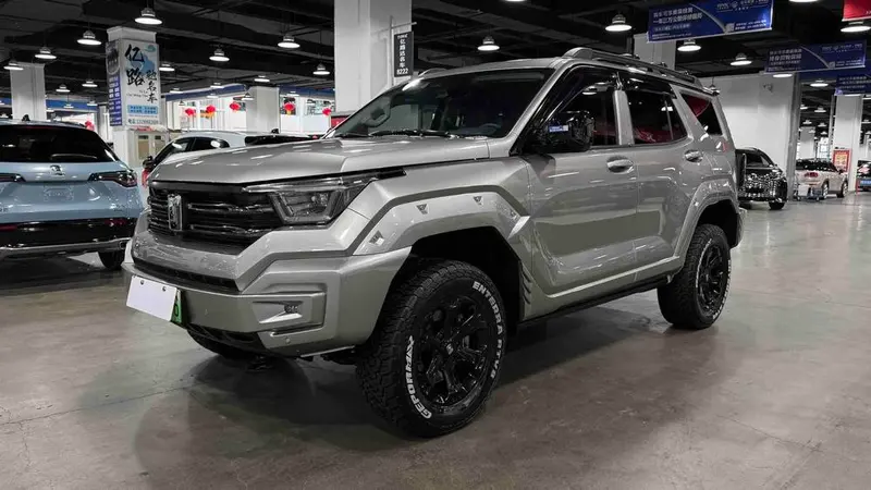 Tank 400 Hi4-T Offroad Edition, 2024 — фото 1
