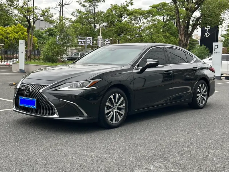 Lexus ES 200 Edition CN5, 2018 — фото 1