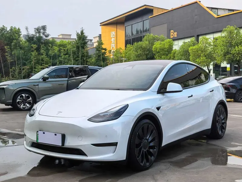 Tesla Model Y, 2022