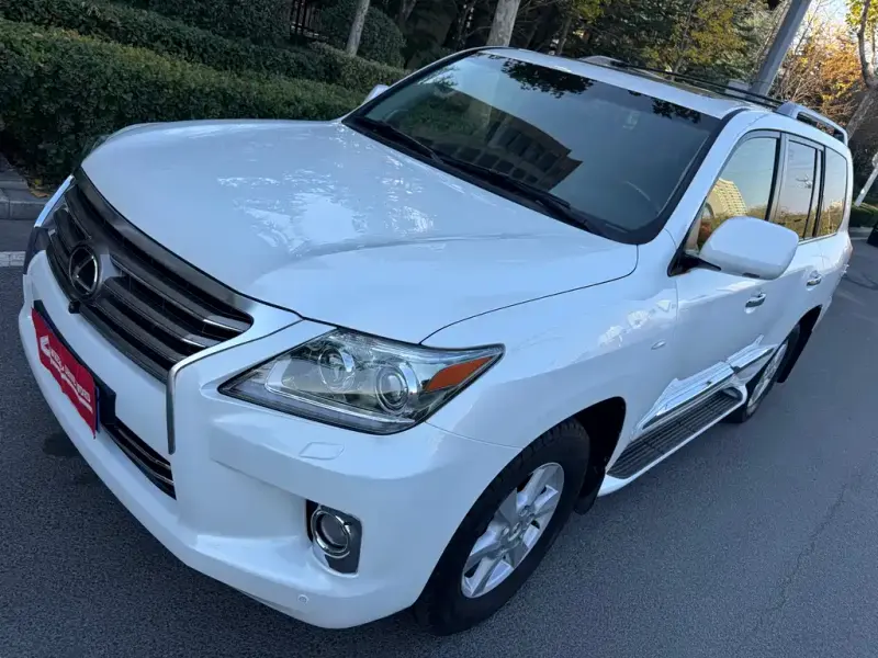 Lexus LX, 2012