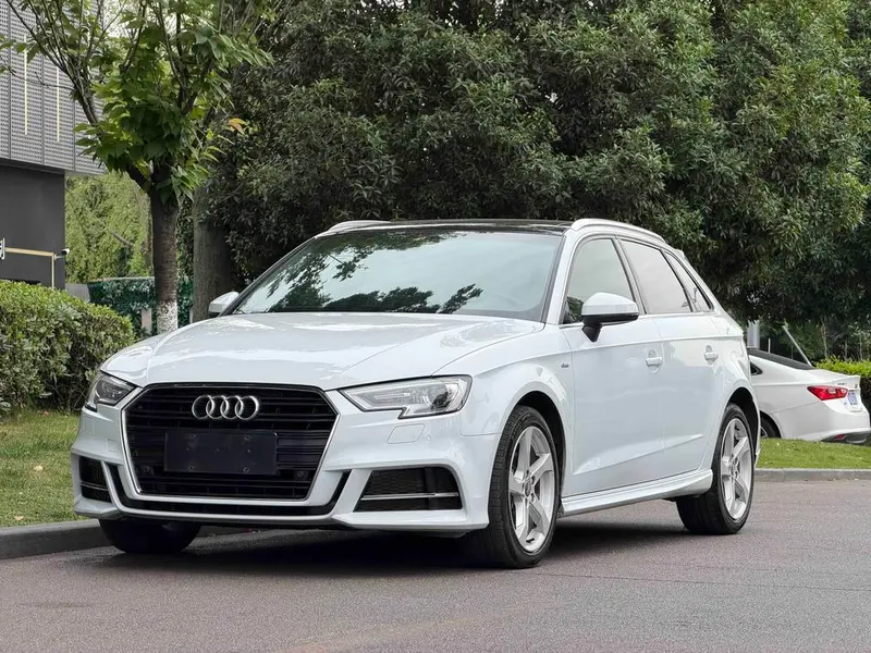 Audi A3 30 Version Sportback 35 TFSI Fashion Version, 2018 — фото 1