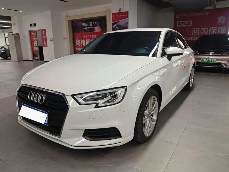 Audi A3 Limousine 35 TFSI Version, 2017 — фото 1